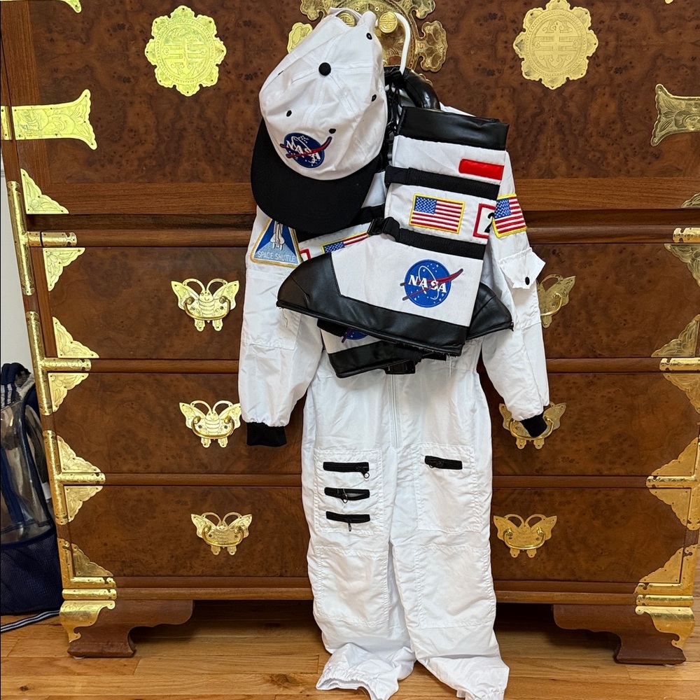 AEROMAX NASA Jr. Astronaut Suit w/ Hat & Boot Covers - White - Sz. 6/8